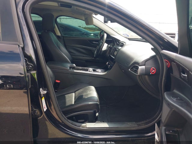 2018 JAGUAR XE SAJAR4FX0JCP33432 Photo 4