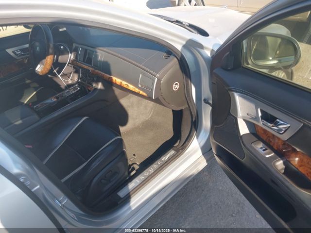 2013 JAGUAR XF SAJWA0E77D8S66444 Photo 4