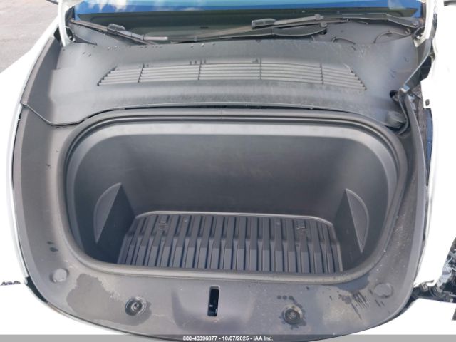 2024 TESLA MODEL Y 7SAYGDED0RF112915 Photo 9