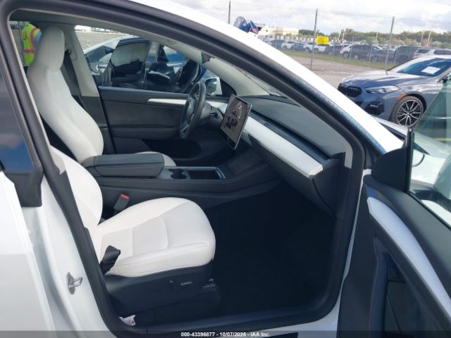 2024 TESLA MODEL Y 7SAYGDED0RF112915 Photo 4