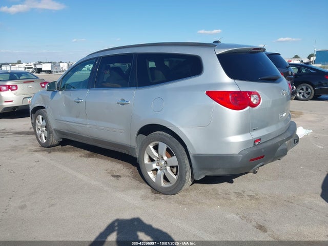 2012 CHEVROLET TRAVERSE 1GNKVLED1CJ216226 Photo 2