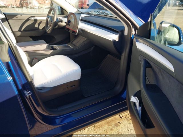 2023 TESLA MODEL Y 7SAYGDEF4PF711895 Photo 4