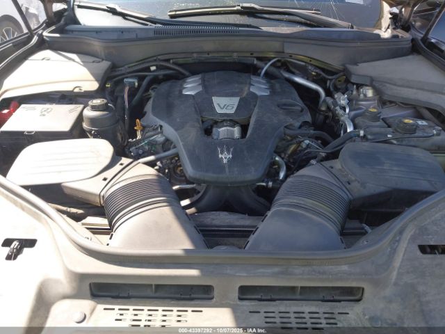 2017 MASERATI LEVANTE ZN661XUL3HX257868 Photo 9