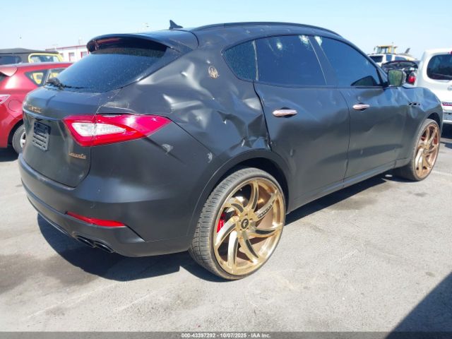 2017 MASERATI LEVANTE ZN661XUL3HX257868 Photo 3