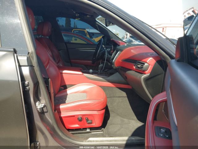 2017 MASERATI LEVANTE ZN661XUL3HX257868 Photo 4