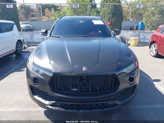 2017 MASERATI LEVANTE ZN661XUL3HX257868 Photo 5