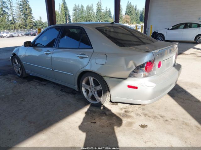 2004 LEXUS IS 300 JTHBD192140084728 Photo 2
