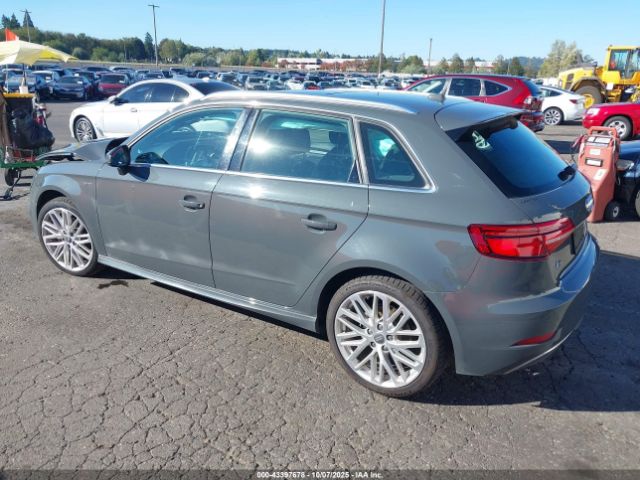 2018 AUDI A3 E-TRON WAUTPBFF1JA067683 Photo 2