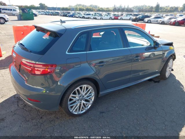 2018 AUDI A3 E-TRON WAUTPBFF1JA067683 Photo 3