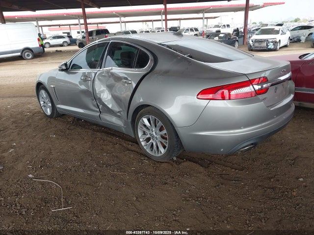 2013 JAGUAR XF SAJWA0E74D8S71245 Photo 2