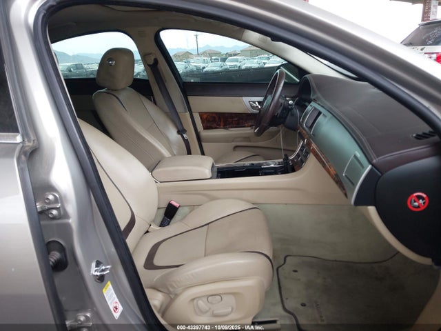 2013 JAGUAR XF SAJWA0E74D8S71245 Photo 4