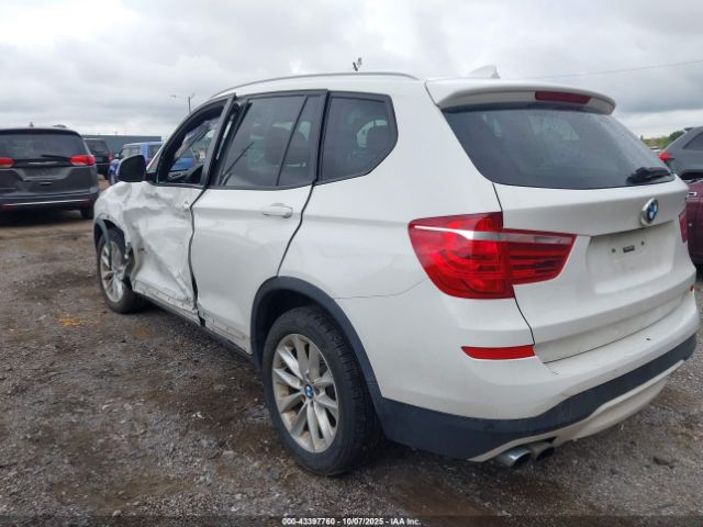2016 BMW X3 5UXWX9C55G0D77839 Photo 2