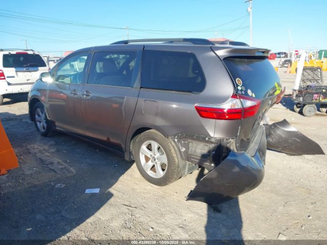 2019 TOYOTA SIENNA 5TDKZ3DC8KS015527 Photo 2