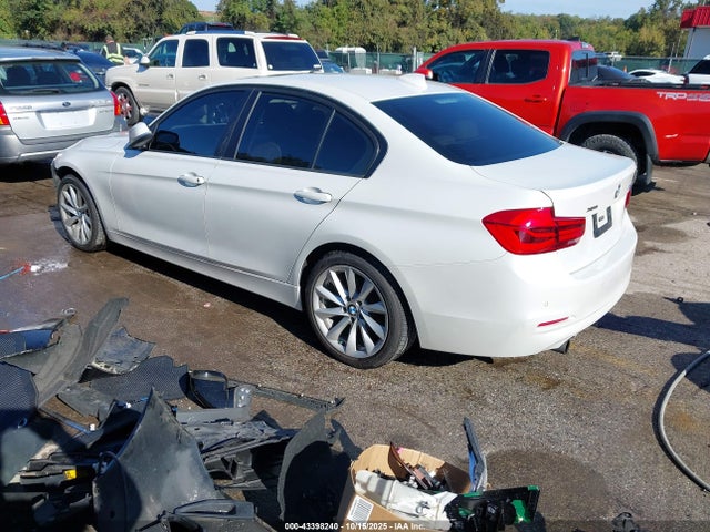 2018 BMW 320I WBA8A3C53JA498986 Photo 2