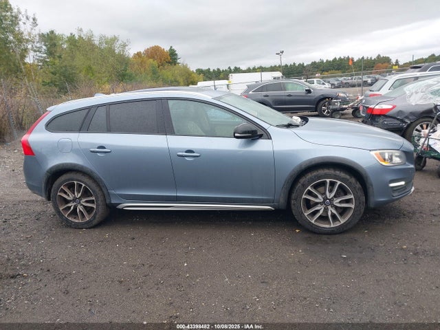 43398482 :رقم المزاد ، YV440MWK6H1035033 vin ، 2017 Volvo V60 Cross Country T5 مزاد بيع
