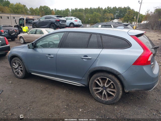 43398482 :رقم المزاد ، YV440MWK6H1035033 vin ، 2017 Volvo V60 Cross Country T5 مزاد بيع