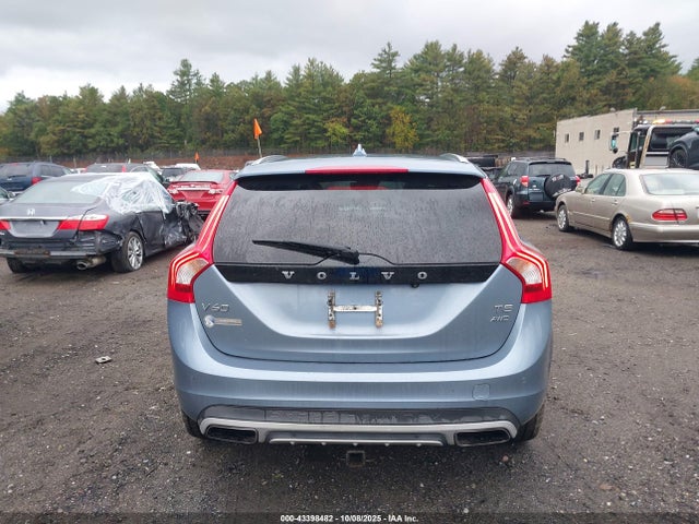 43398482 :رقم المزاد ، YV440MWK6H1035033 vin ، 2017 Volvo V60 Cross Country T5 مزاد بيع