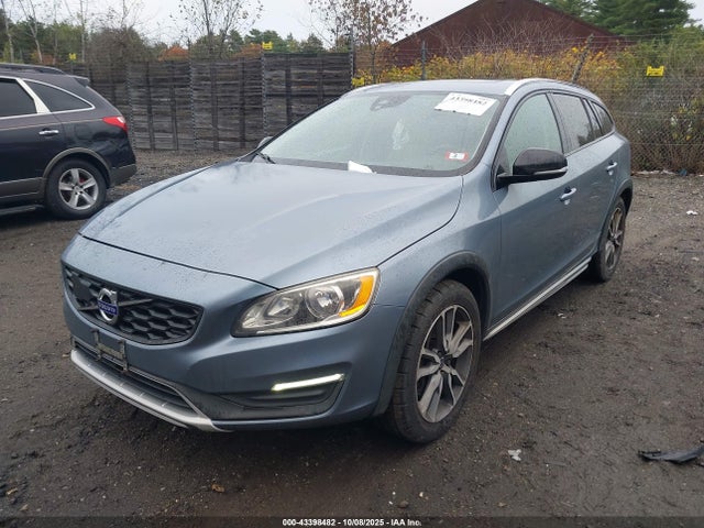 43398482 :رقم المزاد ، YV440MWK6H1035033 vin ، 2017 Volvo V60 Cross Country T5 مزاد بيع
