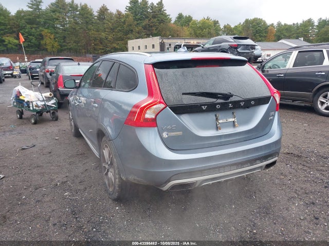 43398482 :رقم المزاد ، YV440MWK6H1035033 vin ، 2017 Volvo V60 Cross Country T5 مزاد بيع