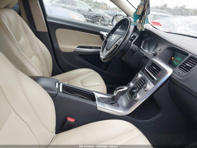 43398482 :رقم المزاد ، YV440MWK6H1035033 vin ، 2017 Volvo V60 Cross Country T5 مزاد بيع