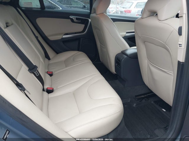 43398482 :رقم المزاد ، YV440MWK6H1035033 vin ، 2017 Volvo V60 Cross Country T5 مزاد بيع