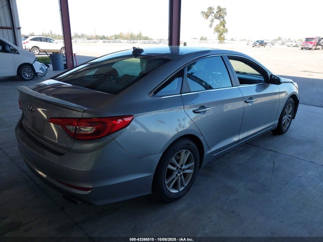 Hyundai 2017 2017 5NPE24AF2HH562927 Image 4