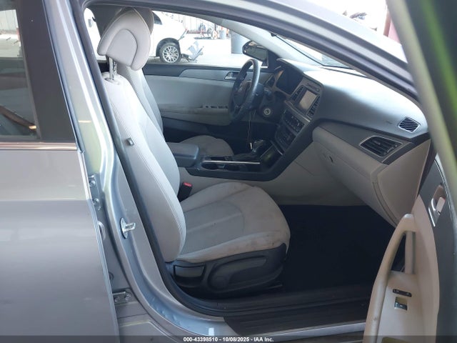 Hyundai 2017 2017 5NPE24AF2HH562927 Image 5
