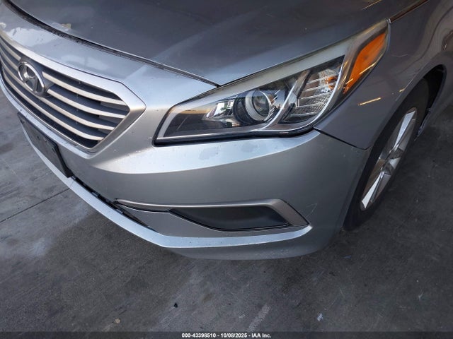 Hyundai 2017 2017 5NPE24AF2HH562927 Image 6