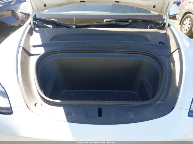 2021 TESLA MODEL Y 5YJYGDEE5MF233096 Photo 9