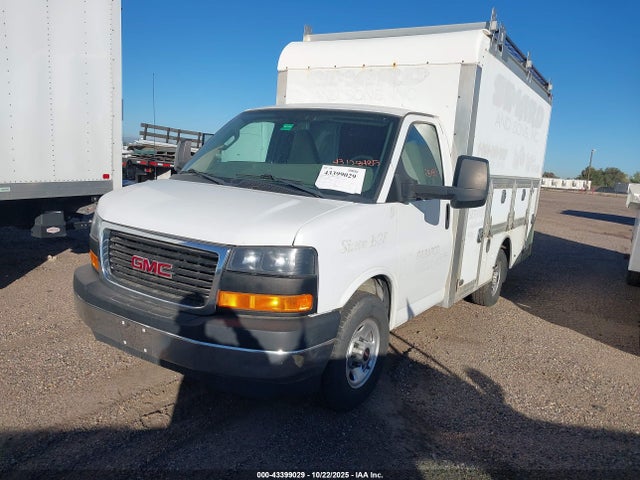 GMC l96 - flexible fuel engine, iron 2018 1GD07RFG9J1235170 Image 2