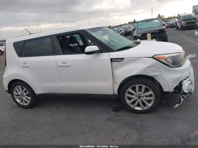 Продаж на аукціоні авто 2017 Kia Soul +, vin: KNDJP3A53H7464415, номер лоту: 43399040
