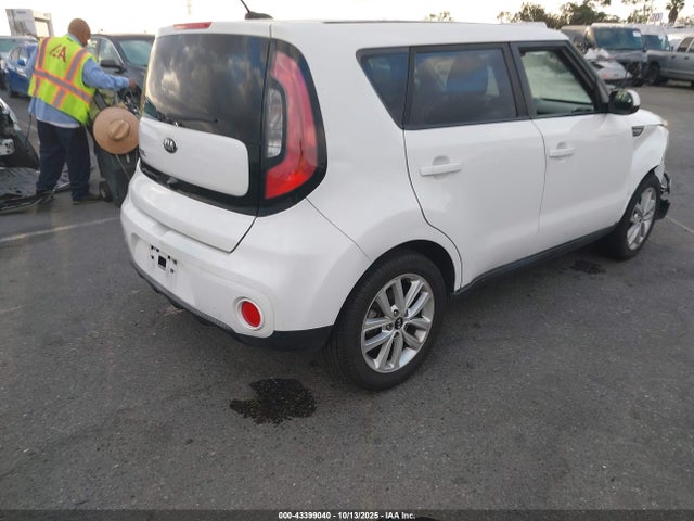 Продаж на аукціоні авто 2017 Kia Soul +, vin: KNDJP3A53H7464415, номер лоту: 43399040