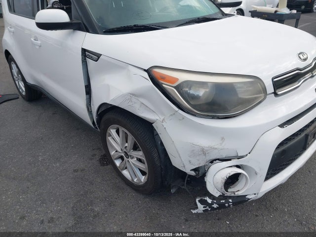 Продаж на аукціоні авто 2017 Kia Soul +, vin: KNDJP3A53H7464415, номер лоту: 43399040
