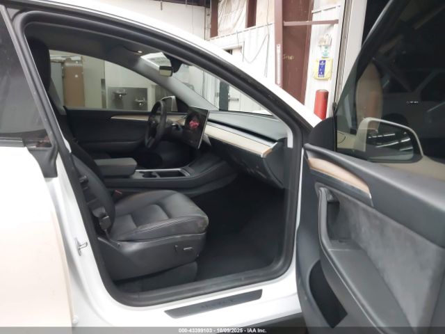 2023 TESLA MODEL Y 7SAYGDEE1PA195578 Photo 4