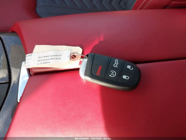 2022 MASERATI LEVANTE ZN661XUA1NX393801 Photo 10