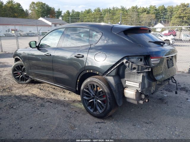 2022 MASERATI LEVANTE ZN661XUA1NX393801 Photo 2