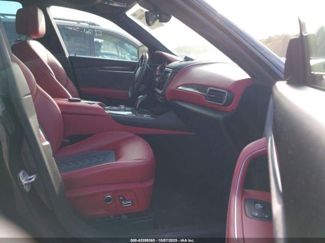 2022 MASERATI LEVANTE ZN661XUA1NX393801 Photo 4
