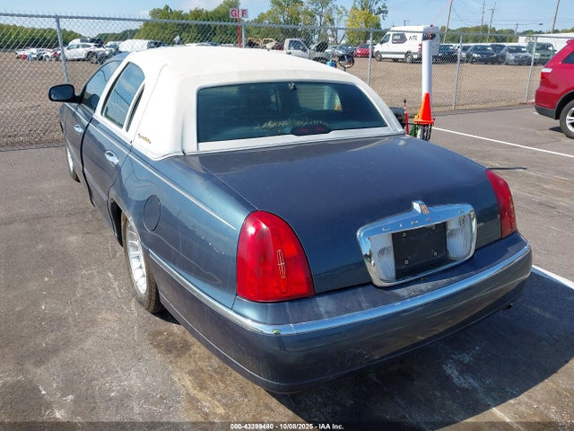 1998 Lincoln Town Car Executive მანქანა იყიდება აუქციონზე, vin: 1LNFM81W7WY661515, აუქციონის ნომერი: 43399480