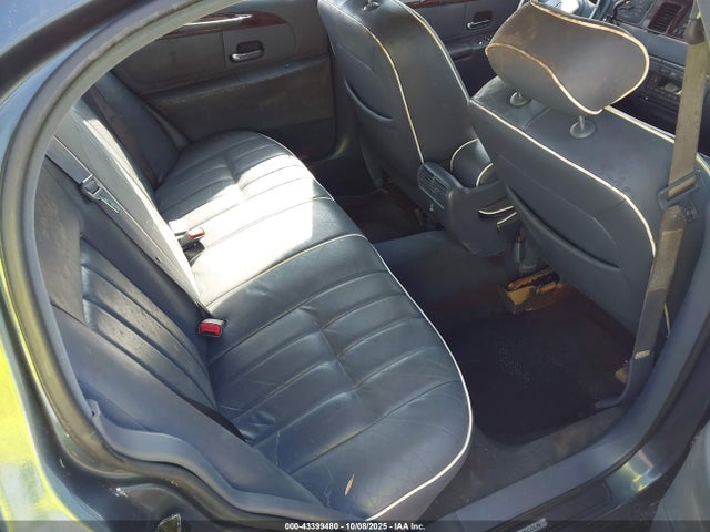 1998 Lincoln Town Car Executive მანქანა იყიდება აუქციონზე, vin: 1LNFM81W7WY661515, აუქციონის ნომერი: 43399480