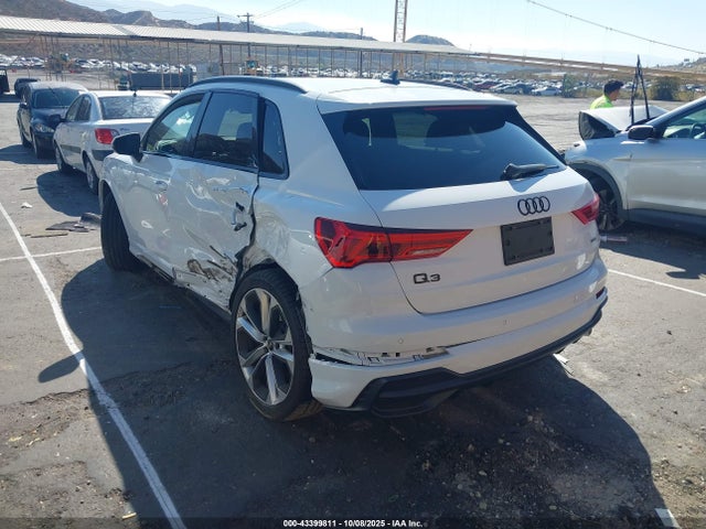 2021 AUDI Q3 WA1DECF36M1069033 Photo 2