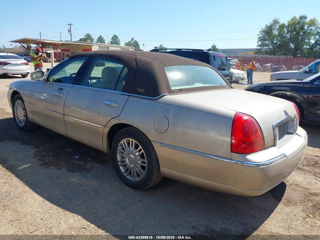 2009 LINCOLN TOWN CAR 2LNHM82V19X601474 Photo 2