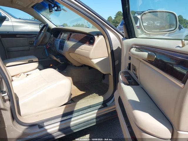 2009 LINCOLN TOWN CAR 2LNHM82V19X601474 Photo 4