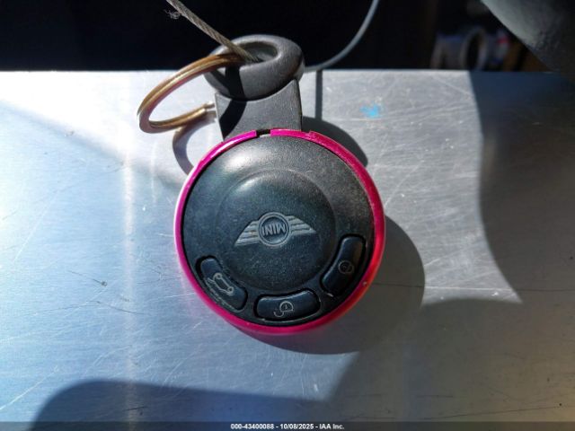 2010 MINI COOPER WMWMF3C53ATZ24647 Photo 10