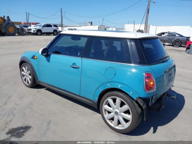 2010 MINI COOPER WMWMF3C53ATZ24647 Photo 2