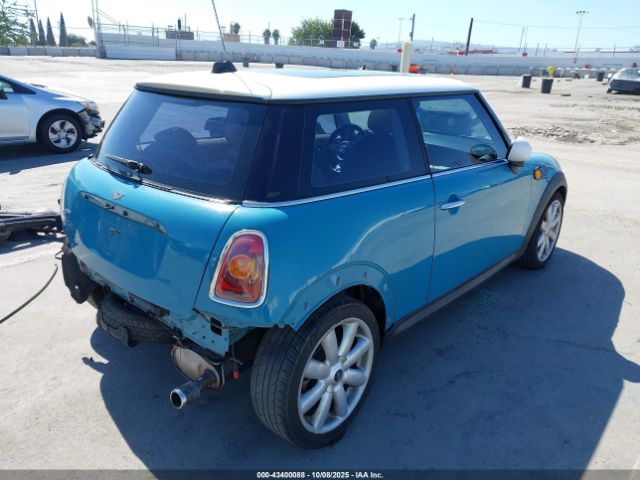 2010 MINI COOPER WMWMF3C53ATZ24647 Photo 3