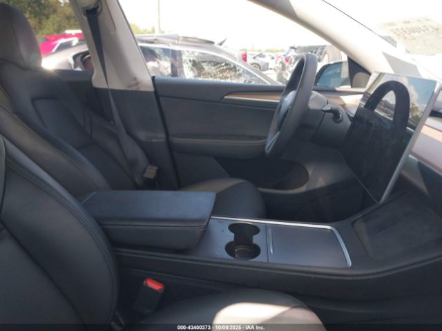 2024 TESLA MODEL Y 7SAYGDED8RF197535 Photo 4