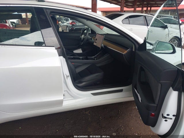 2019 TESLA MODEL 3 5YJ3E1EB7KF493405 Photo 4