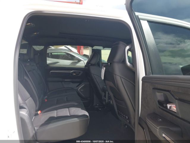 2025 RAM 1500 1C6SRFUP8SN632489 Photo 7