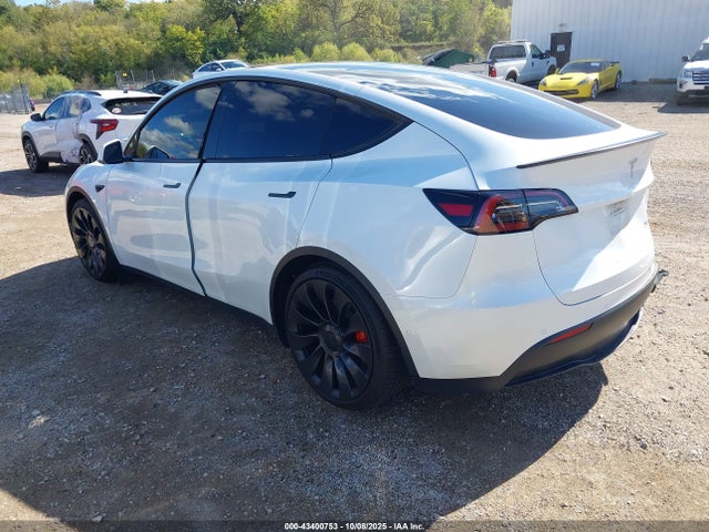 2022 TESLA MODEL Y 7SAYGDEF0NF574757 Photo 2