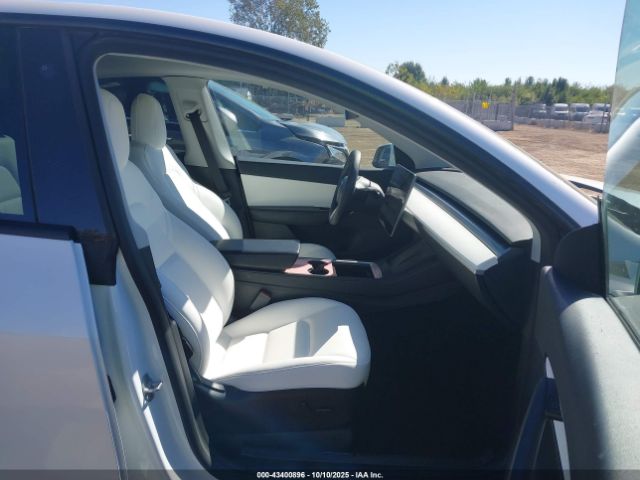2021 TESLA MODEL Y 5YJYGDEF8MF209383 Photo 4